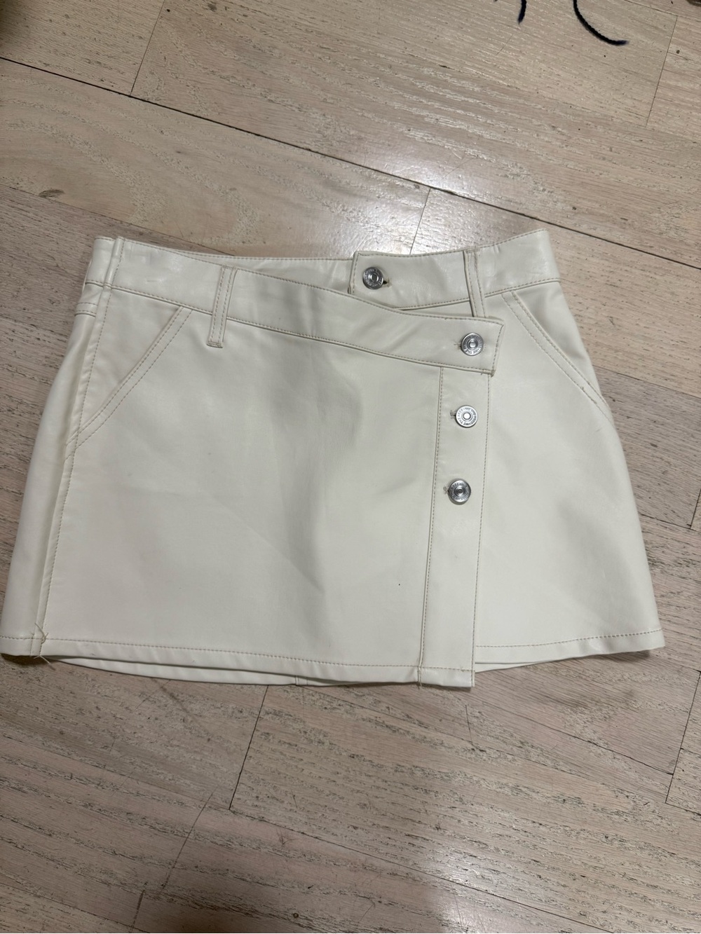Cream Button-Front Women’s Skort - Picture 3 of 7